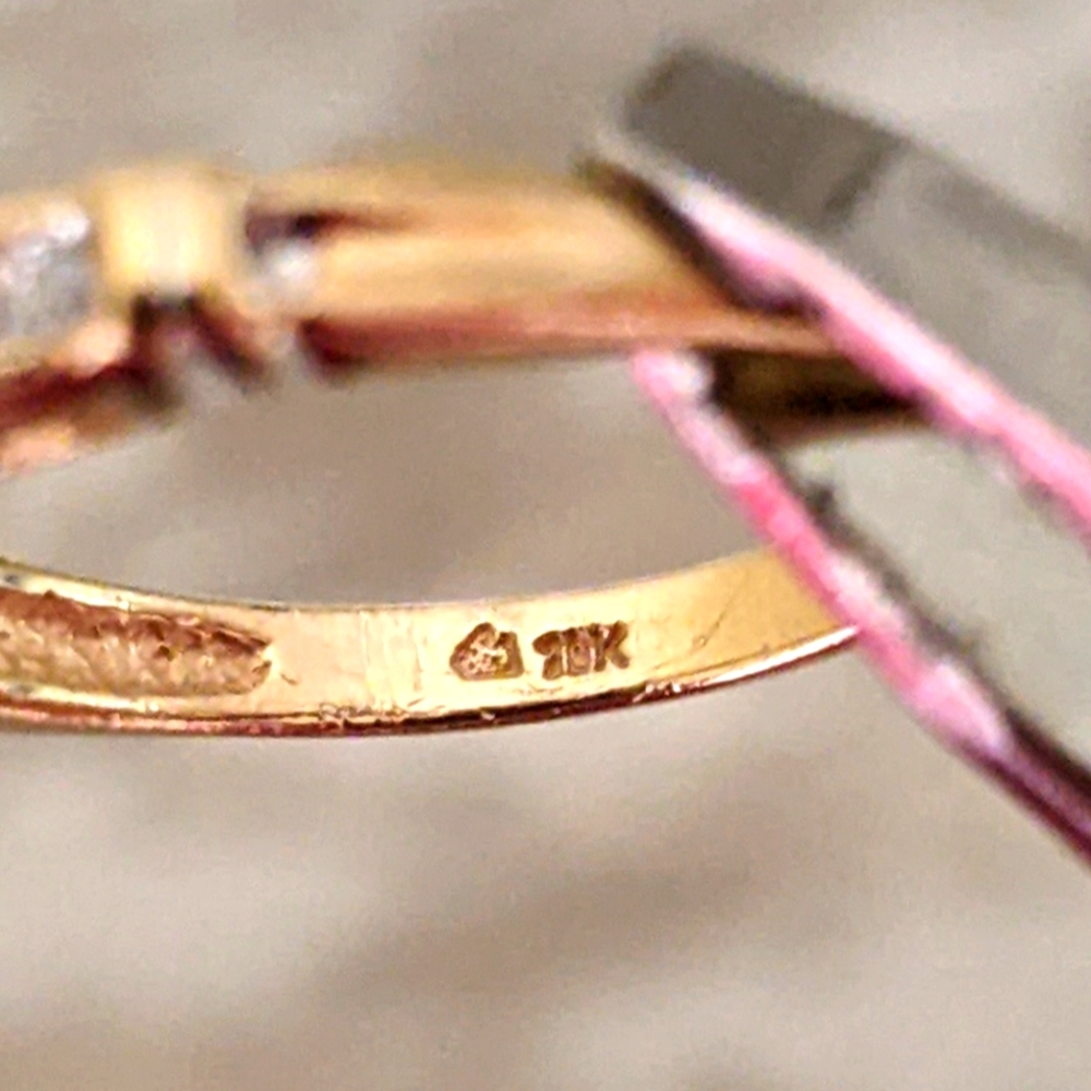 10K 💛GOLD WITH DIAMONDS RING - Picture 8 of 10